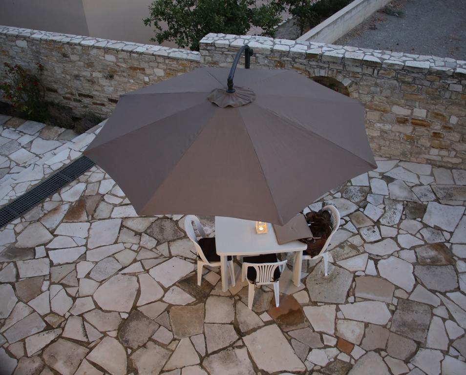 Charoullas Traditional Mansion Alaminos Exterior photo