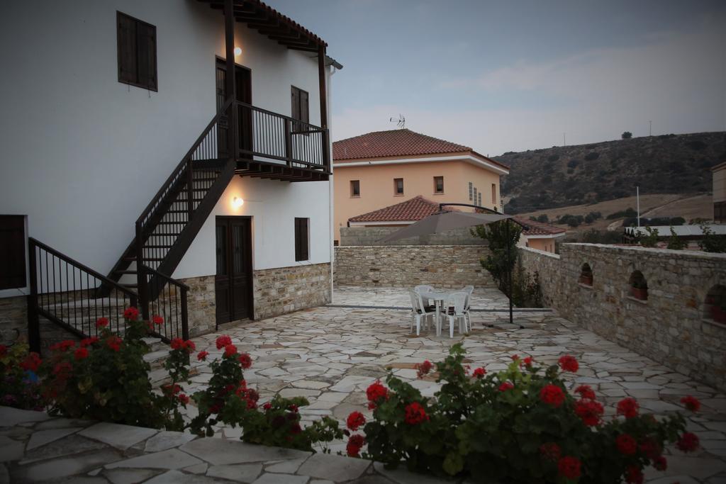 Charoullas Traditional Mansion Alaminos Exterior photo