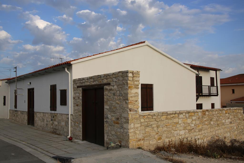 Charoullas Traditional Mansion Alaminos Exterior photo