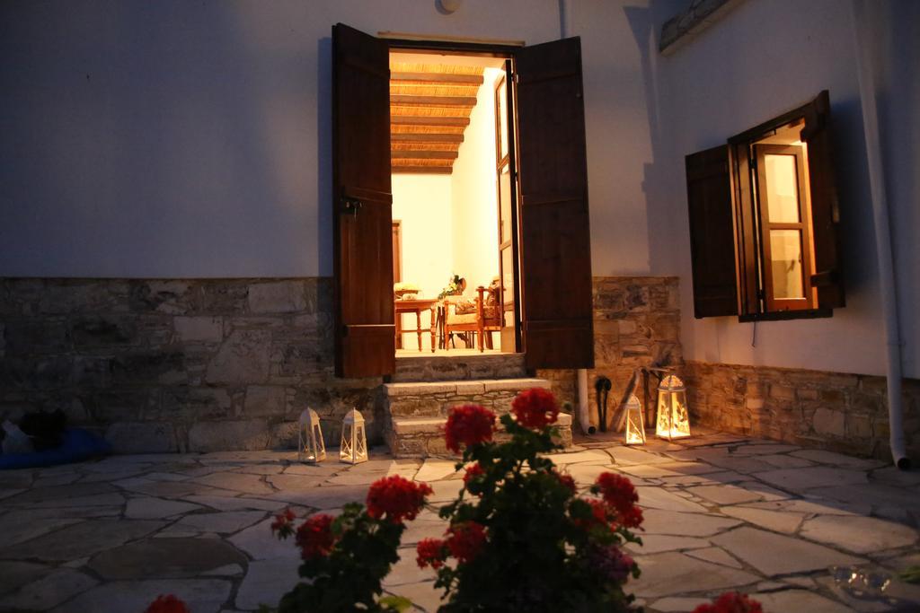 Charoullas Traditional Mansion Alaminos Exterior photo