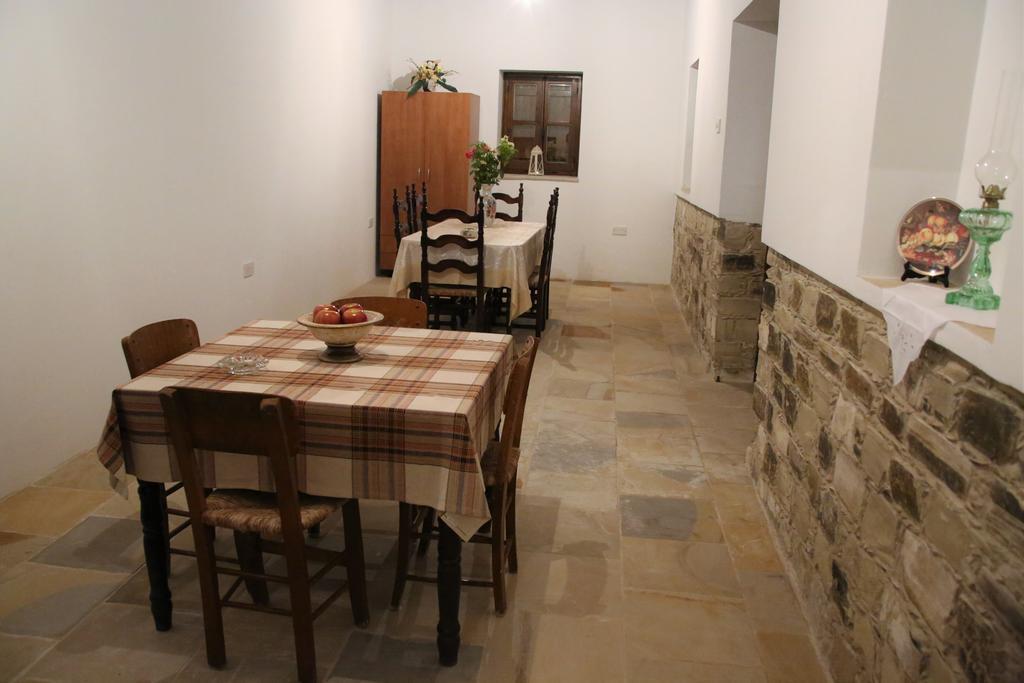 Charoullas Traditional Mansion Alaminos Exterior photo