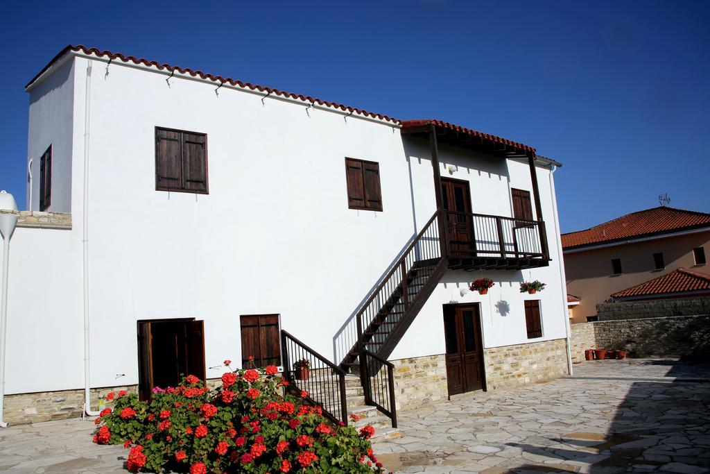 Charoullas Traditional Mansion Alaminos Exterior photo