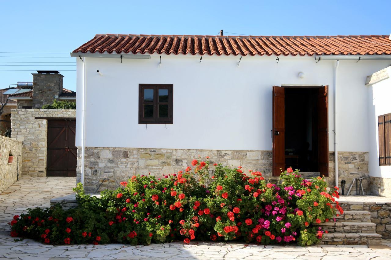 Charoullas Traditional Mansion Alaminos Exterior photo