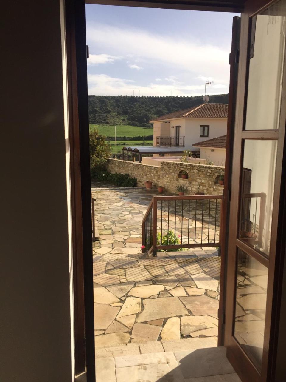 Charoullas Traditional Mansion Alaminos Exterior photo