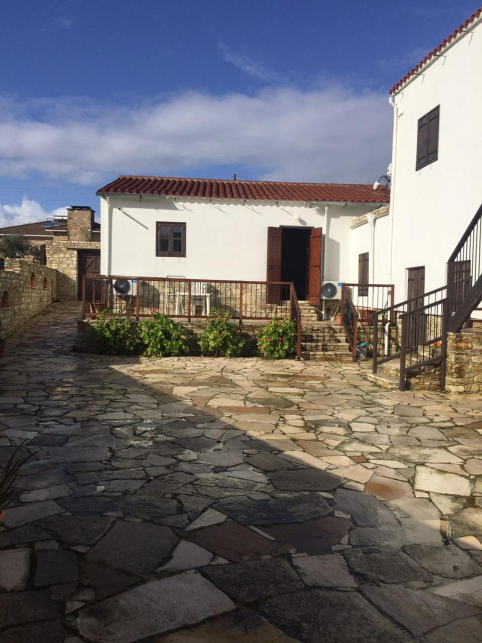 Charoullas Traditional Mansion Alaminos Exterior photo
