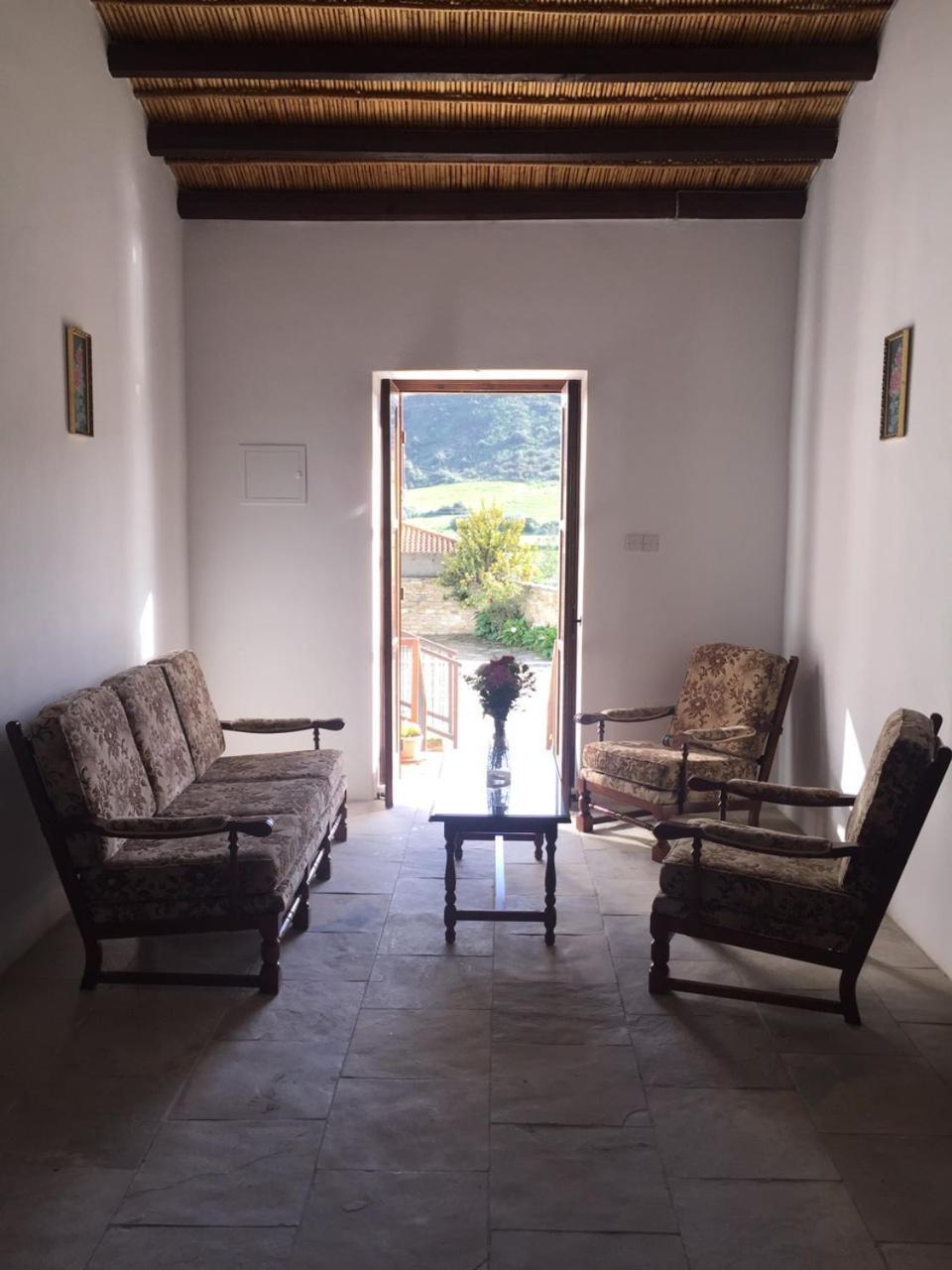 Charoullas Traditional Mansion Alaminos Exterior photo